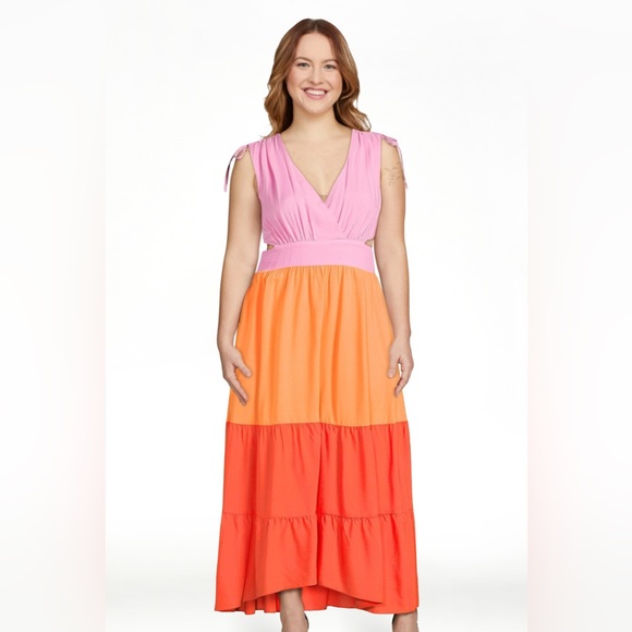 Color Blocked Dress with Side Cut Outs - Picture 6 of 6